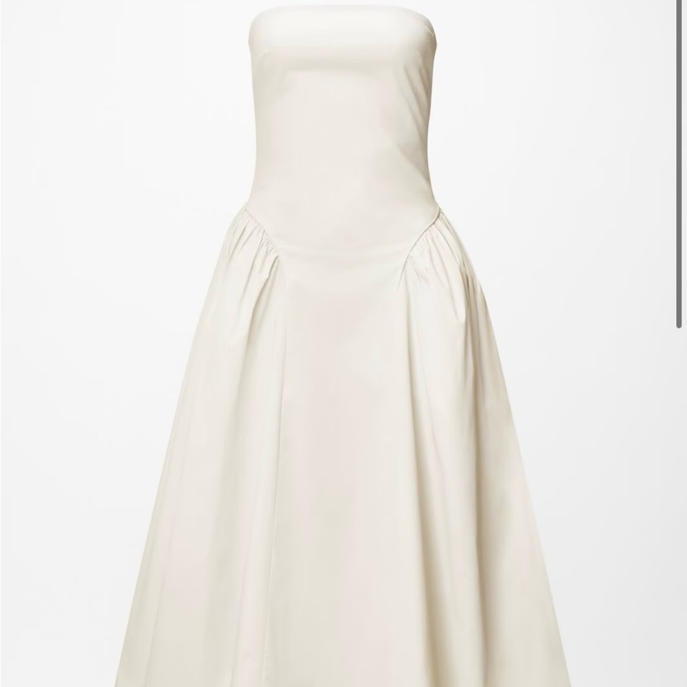 Elegant Strapless Cream Gown